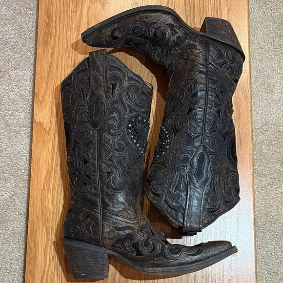 Corral Brown Western Boots with Heart Rhinestone Design - Picture 2 of 14